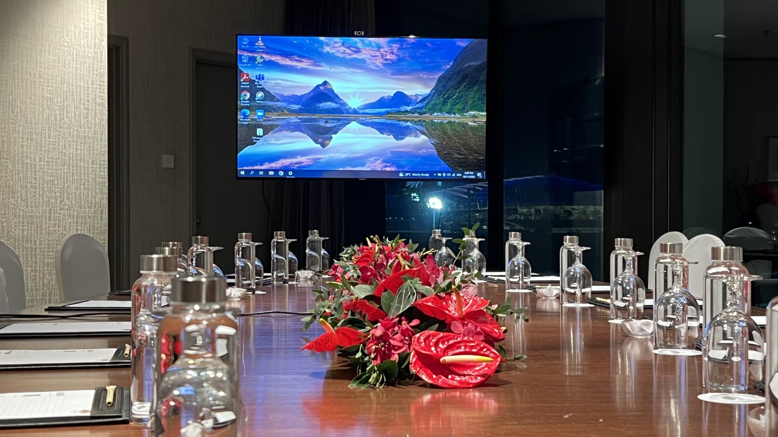 Rent 65 inch TV 330/day with stand / wall mount. Free Delivery.